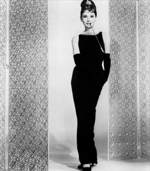 En 1960, pour « Diamants sur canapé », Givenchy met à la disposition d’Audrey Hepburn toute sa collection haute couture.