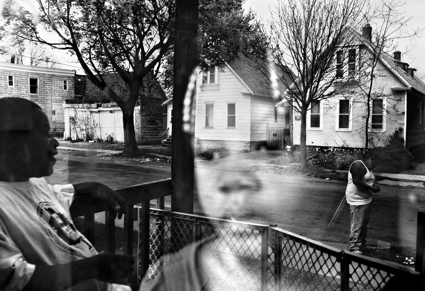 Dans la même ville, une famille vivant dans le quartier de Crescent est prise en photo en 2012. © Paolo Pellegrin. Tous les droits réservés.