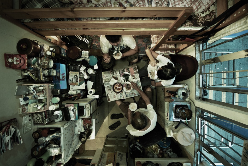Famille de Li Cheong. Trois personnes vivant ensemble dans 9m² subdivisés.  © SoCO, Benny Lam. Tous les droits réservés.