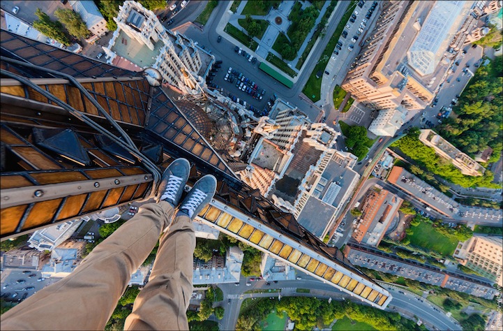 © Vitaly Raskalov et Alexander Remnov. Tous les droits réservés.