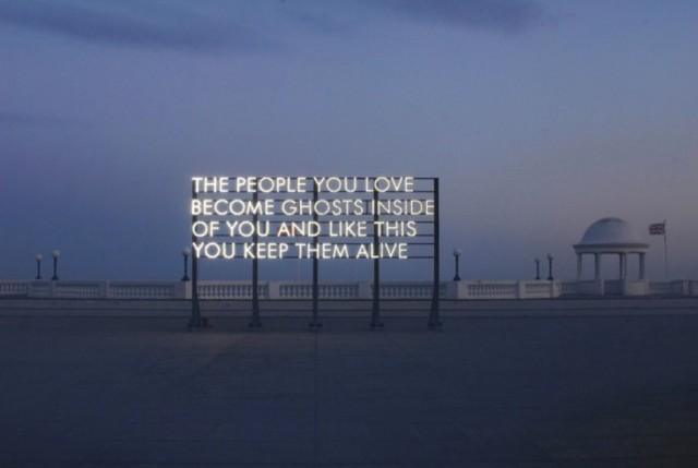 © Robert Montgomery. Tous les droits réservés. 