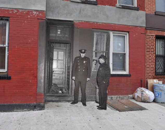 31 janvier 1957. Le 427 Hicks Street n’a pas beaucoup changé, même depuis le jour du meurtre du gangster Salvatore Santoro. © Marc Hermann. Tous les droits réservés.