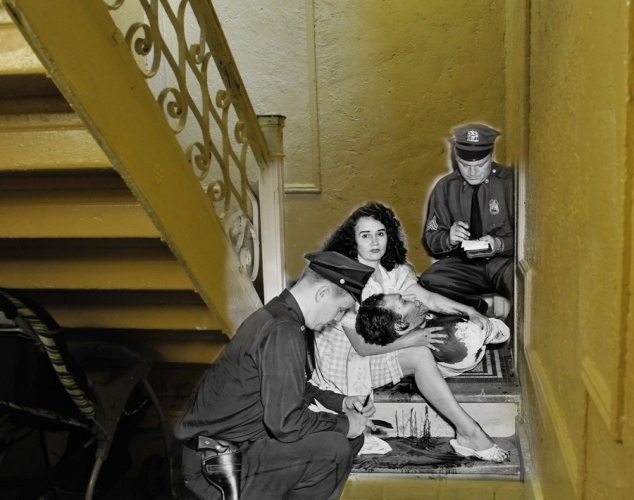 25 spetembre 1961 : Josephine Dexidor tient dans ses bras le corps de son amant, James Linares, assassiné par l’époux de celle-ci.  © Marc Hermann. Tous les droits réservés.