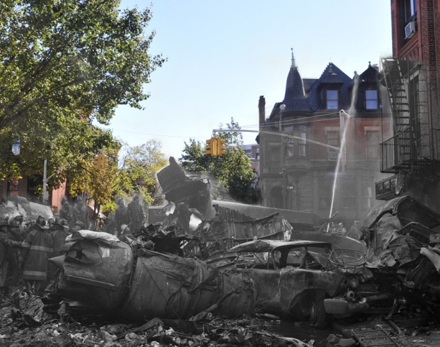 Décembre 1960. Le vol 826 de la Trans World Airlines rencontre le vol 826 de l’United Airlines dans le ciel de la Grosse Pomme. Dans le ciel et au sol à Brooklyn, on dénombre 130 victimes, soit l’un des plus lourds tributs que la ville ait eu à payer dans le même accident. © Marc Hermann. Tous les droits réservés.