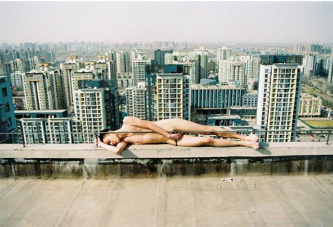 © Ren Hang. Tous les droits réservés.