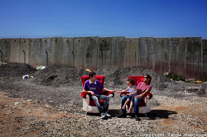 Pause près des murs de séparation – 2013 © Tanya Habjouqa. Tous les droits réservés.