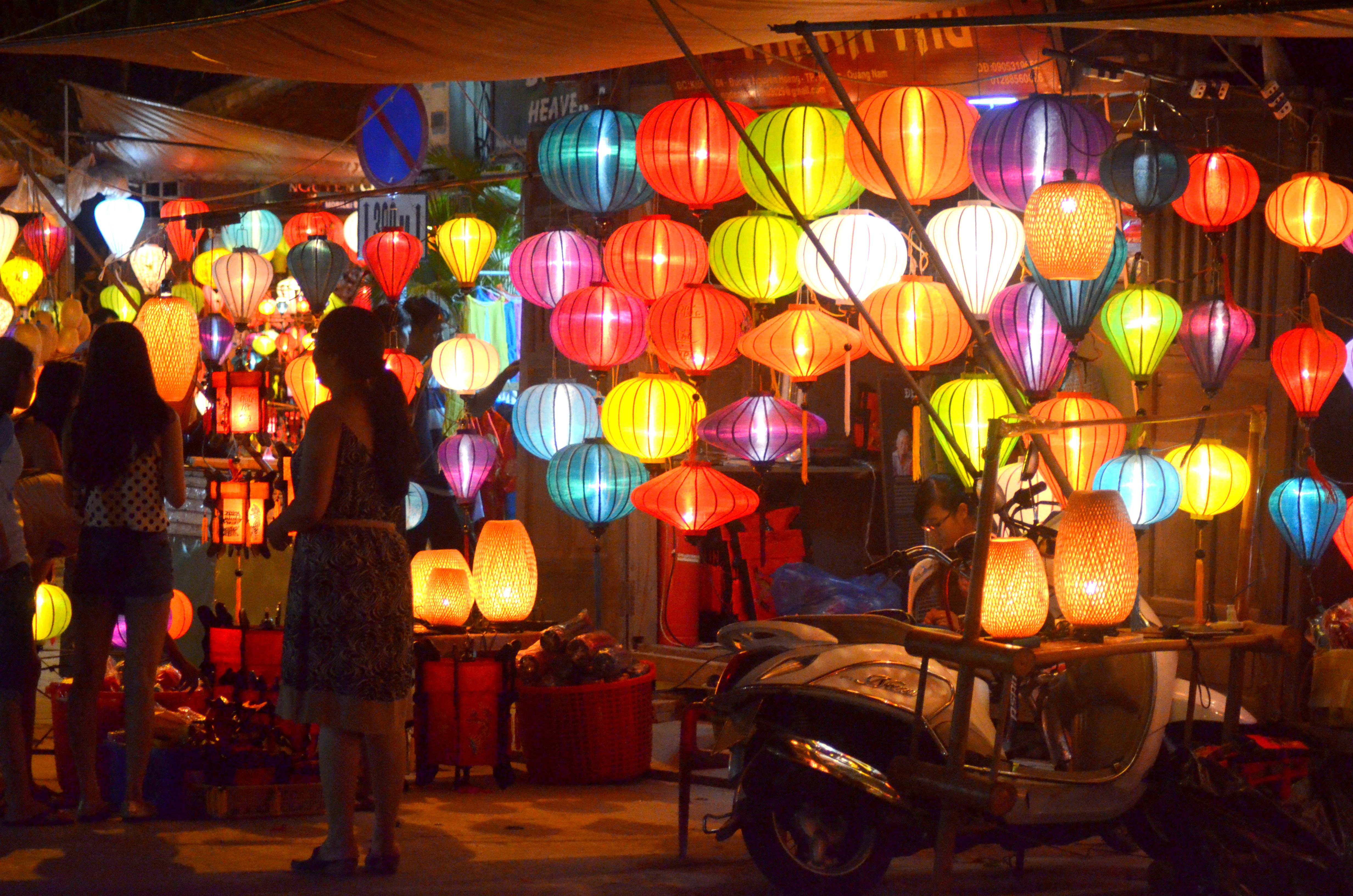 Marché de nuit © Tess Barbier Tous les droits réservés.