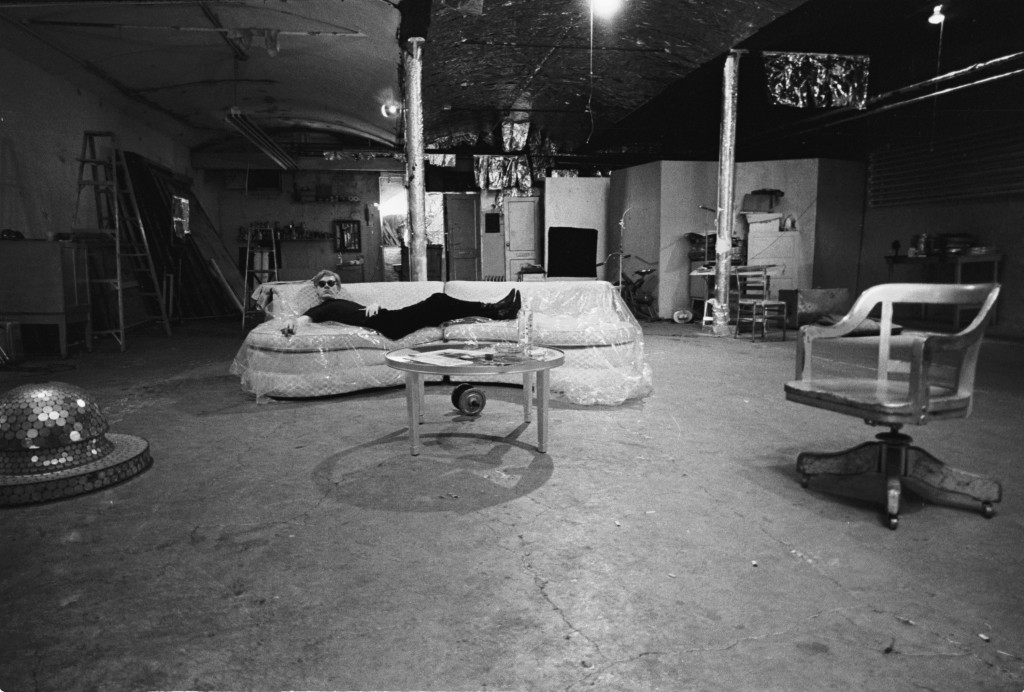 Stephen Shore, Andy with Mirrored Disco Ball, 1965-1967 © The Andy Warhol Foundation for the Visual Arts, Inc. / ADAGP, Paris 2015