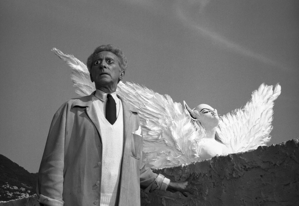 Lucien Clergue Le Poète et le Sphinx tournage du Testament d’Orphée de Jean Cocteau Les Baux-de-Provence, 1959 tirage moderne argentique 40,2 x 47,1 cm © Atelier Lucien Clergue