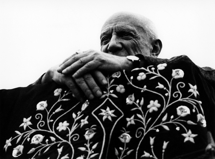 Lucien Clergue Picasso, président de la corrida Fréjus, 1962 tirage moderne argentique 30,7 x 50,2 cm © Atelier Lucien Clergue © Succession Picasso 2015
