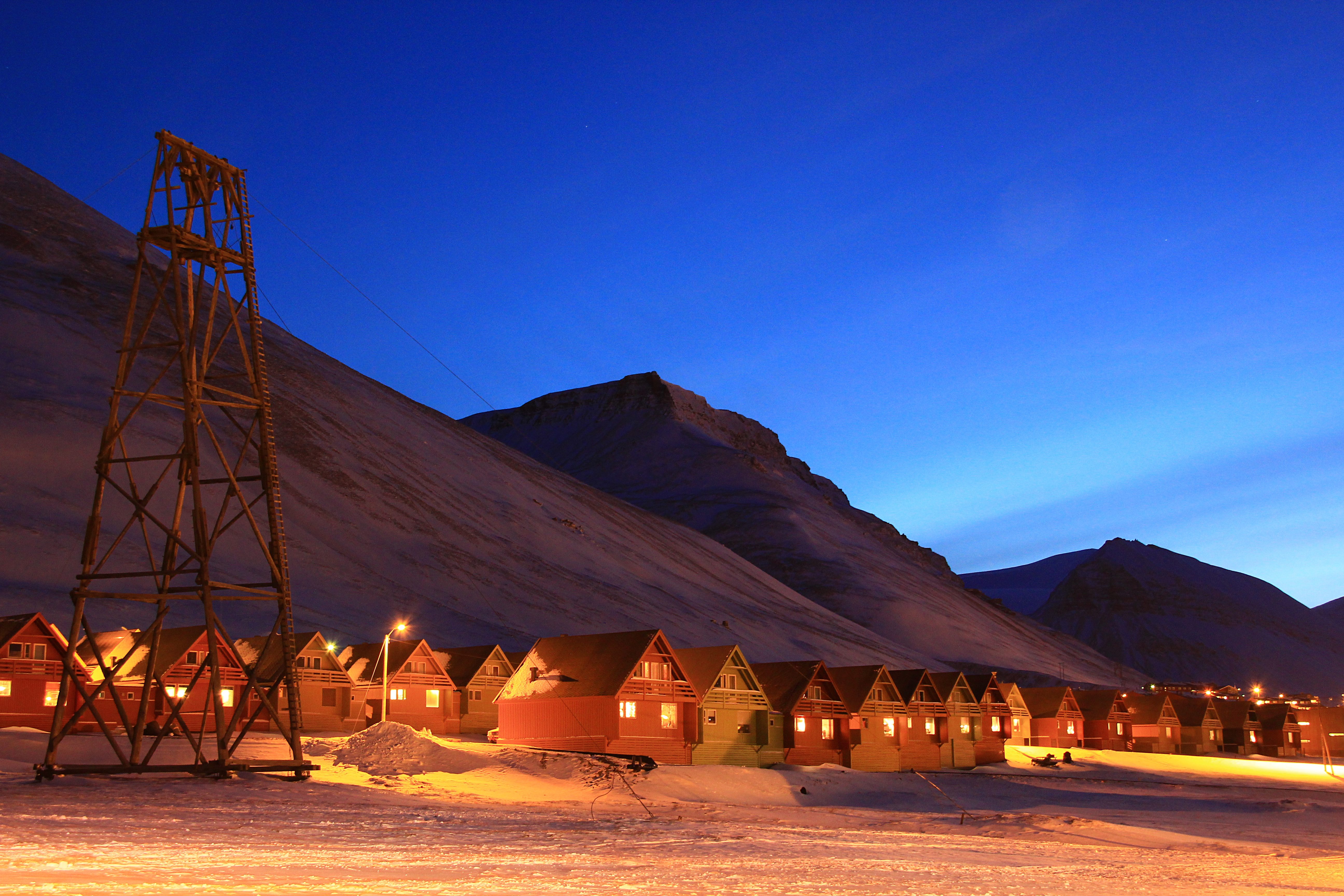 Svalbard Longyearbyen by night