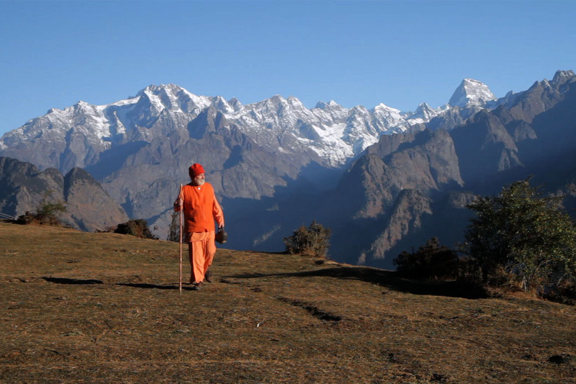 ©https://www.awaketheyoganandamovie.com/ Un Frère Vishwananda de l'association "Self-realization" dans les montagnes Himalayennes
