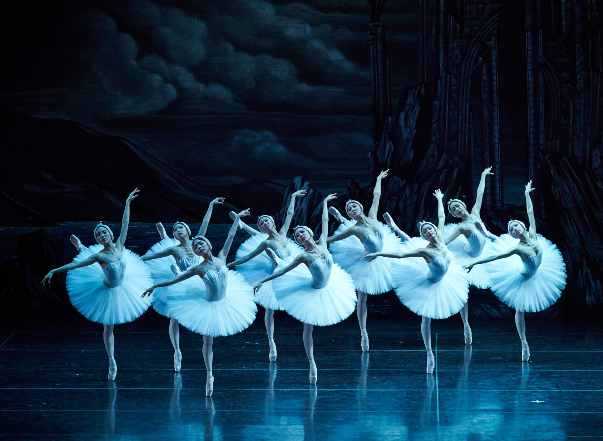Le Lac des Cygnes par l’Universal ballet débarque au Palais des Congrès